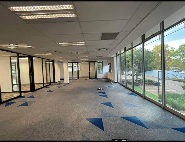 395M² OFFICE TO LET IN BRYANSTON